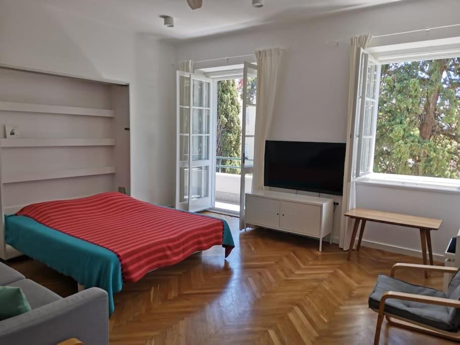 Specious And Newly Decorated At Bacvice Apartmán Split